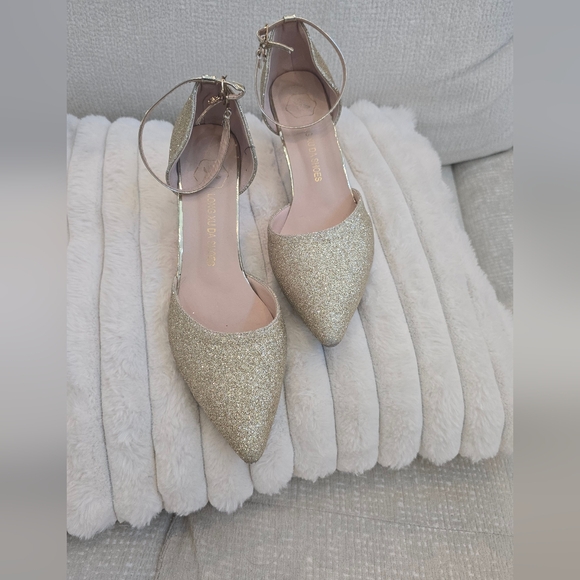 Elegant Gold Glitter Women's Shoes - Picture 14 of 15